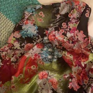 Tank top made by elements in a size lg